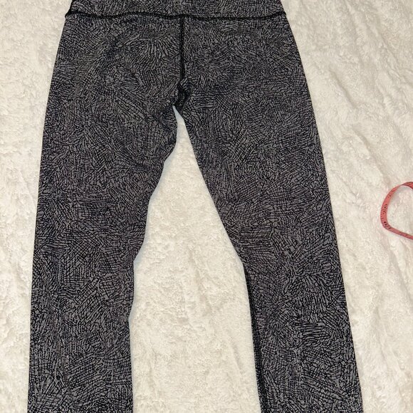 Lululemon Wunderunder Cropped Leggings size 6 , 21" inseam - Picture 2 of 3